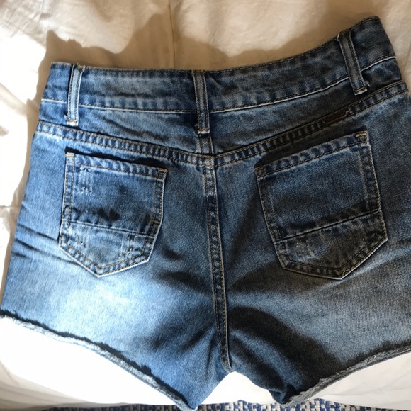 the best pair of denim shorts i’ve owned - Picture 2 of 3
